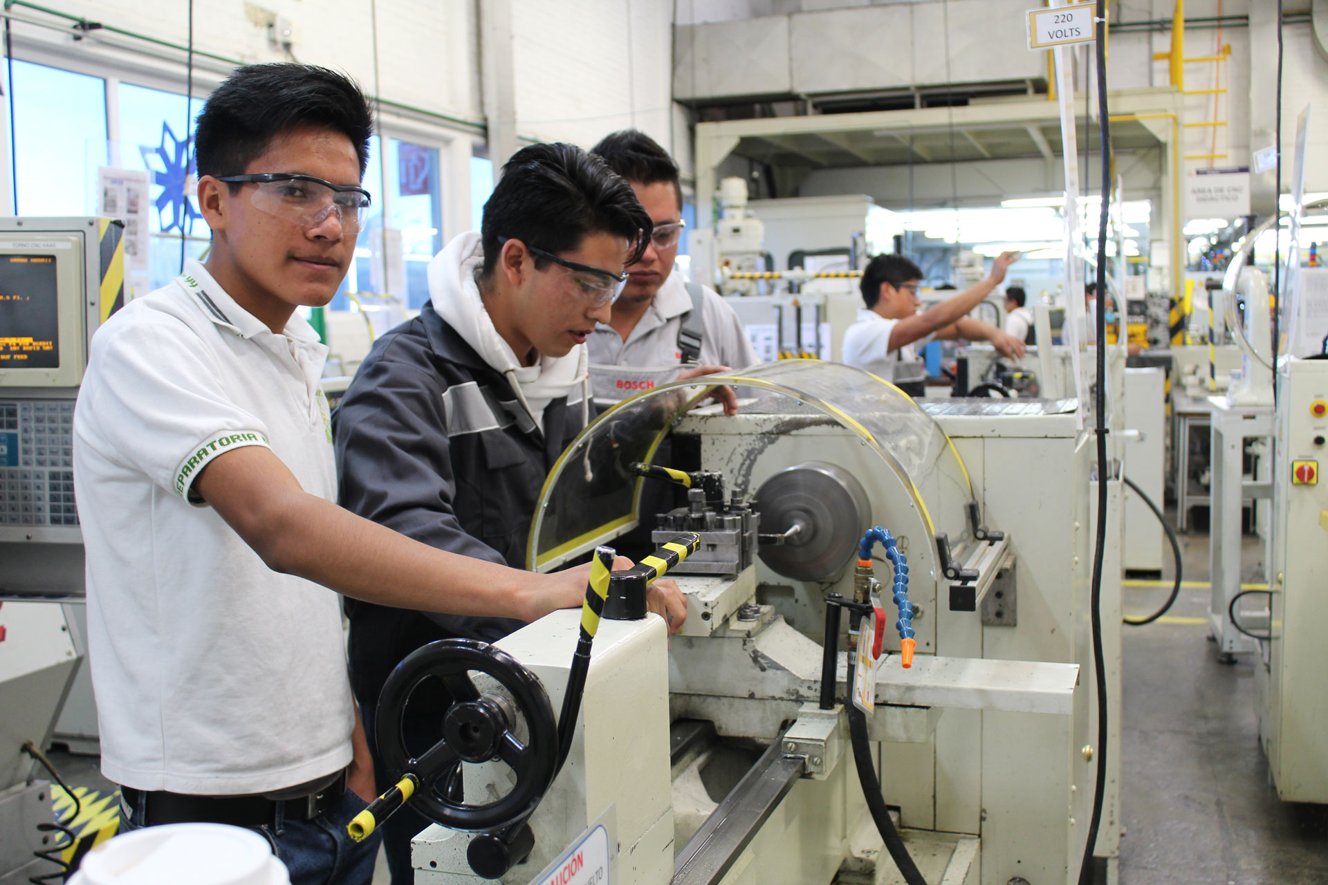 En m s de 50 a os el Centro de Entrenamiento T cnico ha graduado